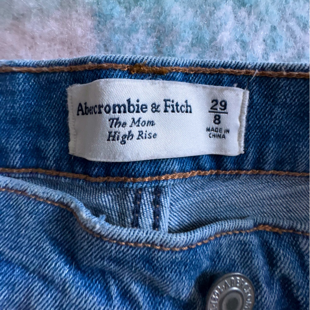 Abercrombie & Fitch The Mom High Rise Jeans in Blue